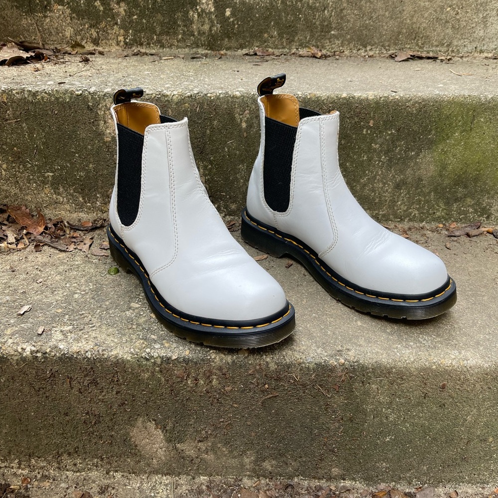 Doc Martens 2976 white Chelsea boot women’s size 9US, 7UK, 41EU